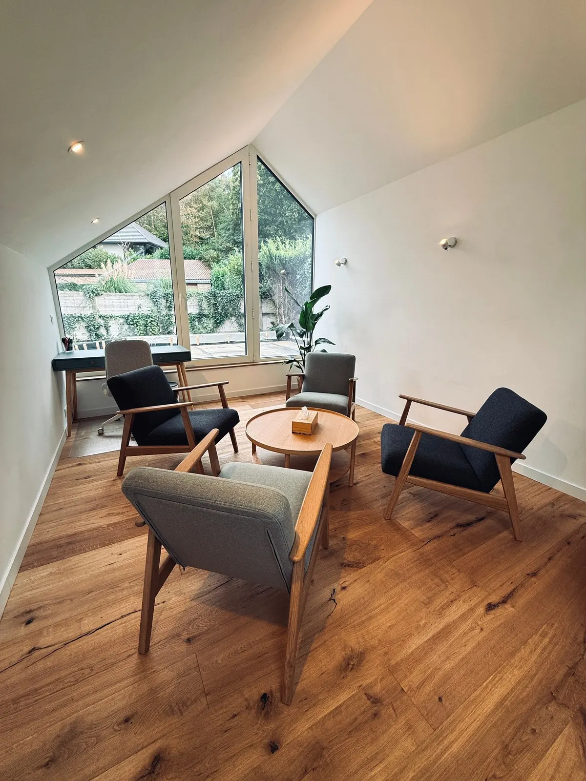 Salle d’entretien psychologique du centre Théra+ à Chaumont-Gistoux